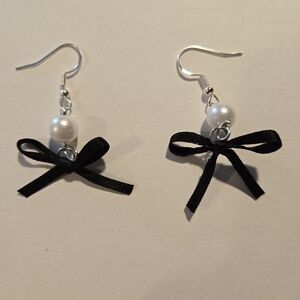 Black bow earings